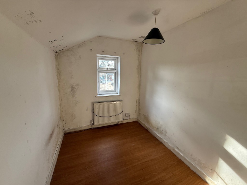 Lot: 11 - END-TERRACE HOUSE FOR IMPROVEMENT - Bedroom three with window to rear of the house